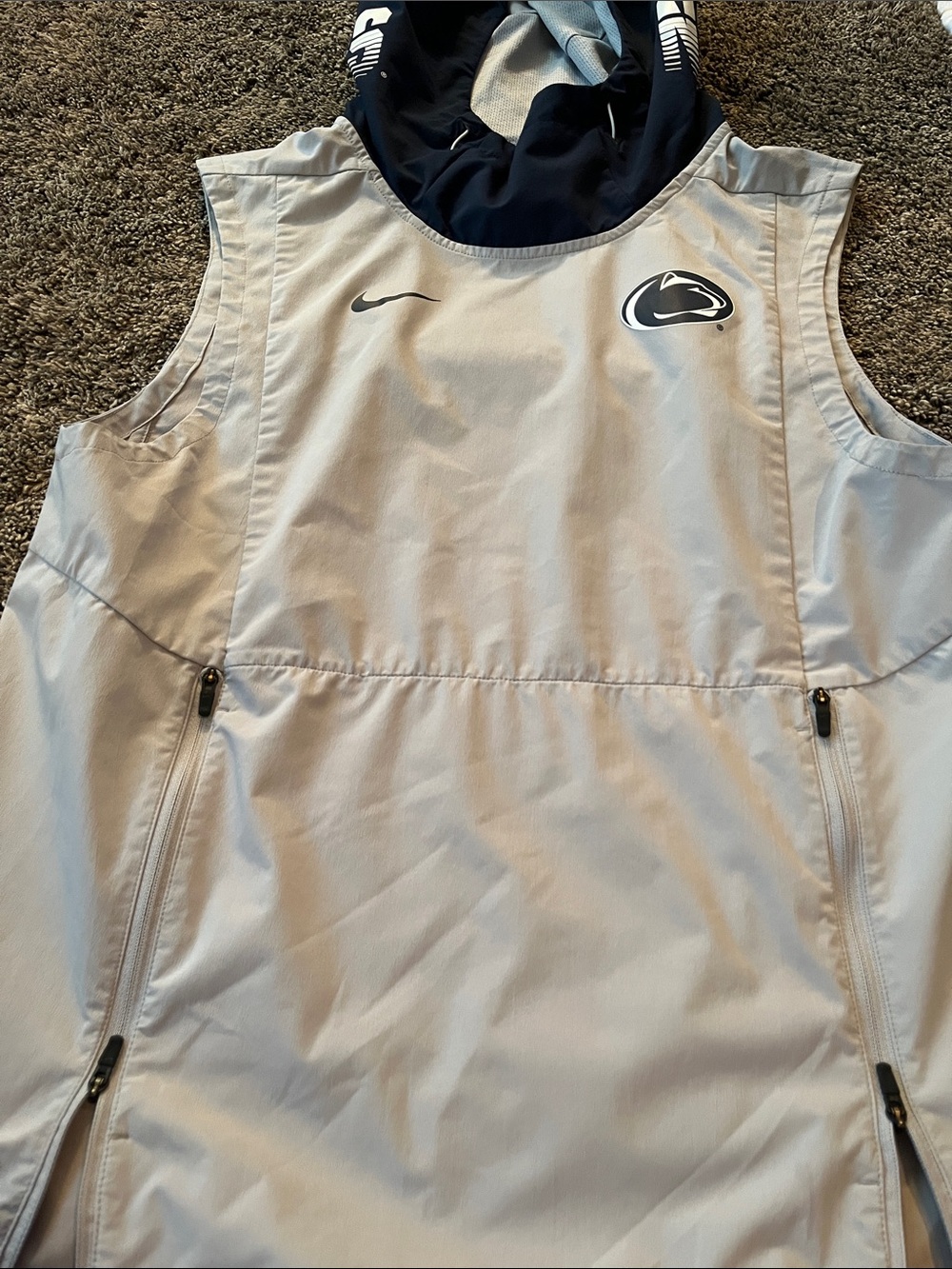 Nike Sleeveless Hooded Windbreaker or shield in Light Gray with Navy Hood. Small